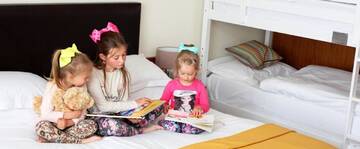 Фото номера Bunk Bed Family Room (2 adults + 2 children) Отель Manor West Hotel &amp; Leisure Club г. Трали 4