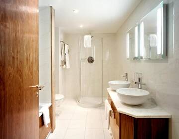 Фото номера Представительский люкс Отель Manor West Hotel &amp; Leisure Club г. Трали 5
