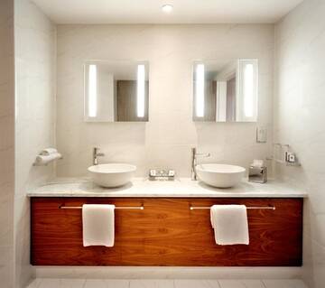 Фото номера Представительский люкс Отель Manor West Hotel &amp; Leisure Club г. Трали 6