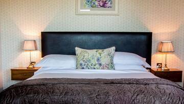Фото номера Представительский люкс Отель Manor West Hotel &amp; Leisure Club г. Трали 2