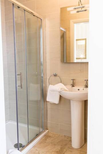 Фото номера Трехместный номер Делюкс Гостевой дом The Tralee Park Guest House г. Трали 6