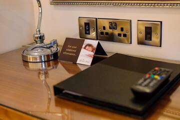 Фото номера Улучшенный двухместный номер с 1 кроватью Отель Grand Hotel Tralee г. Трали 17