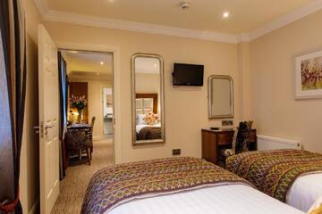 Фото номера Четырехместный номер Отель Grand Hotel Tralee г. Трали 3