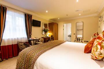Фото номера Улучшенный двухместный номер с 1 кроватью Отель Grand Hotel Tralee г. Трали 5