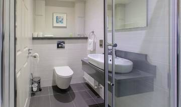 Фото номера Улучшенный двухместный номер с 1 кроватью Отель Grand Hotel Tralee г. Трали 8