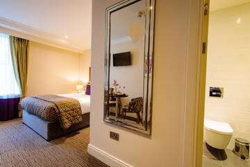 Фото номера Улучшенный двухместный номер с 1 кроватью Отель Grand Hotel Tralee г. Трали 12